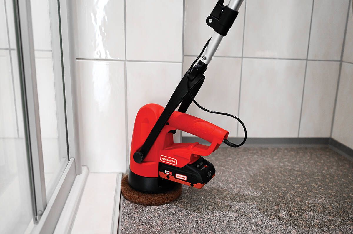 Cleanfix Scrubby CAS Einscheibenmaschine in der Bodenecke