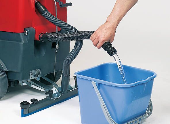 Cleanfix RA431 B Scheuersaugmaschine bequeme Entleerung