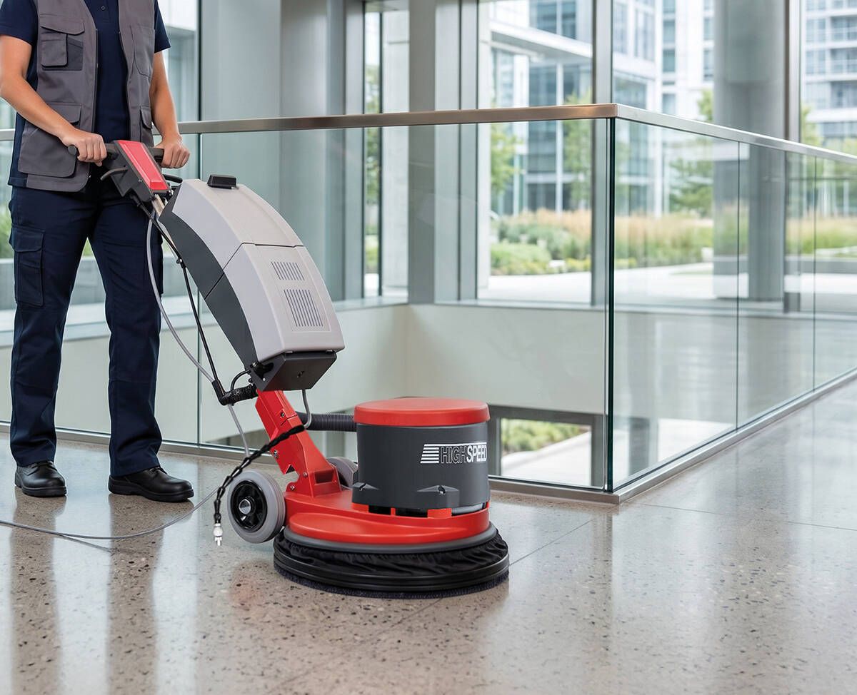 Cleanfix R44-450 High-Speed Einscheibenmaschine im Einsatz