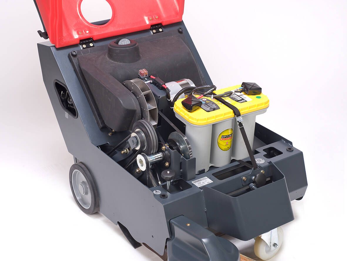 Cleanfix KS650 IBC Handkehrmaschine geöffnet mit Batteriefach