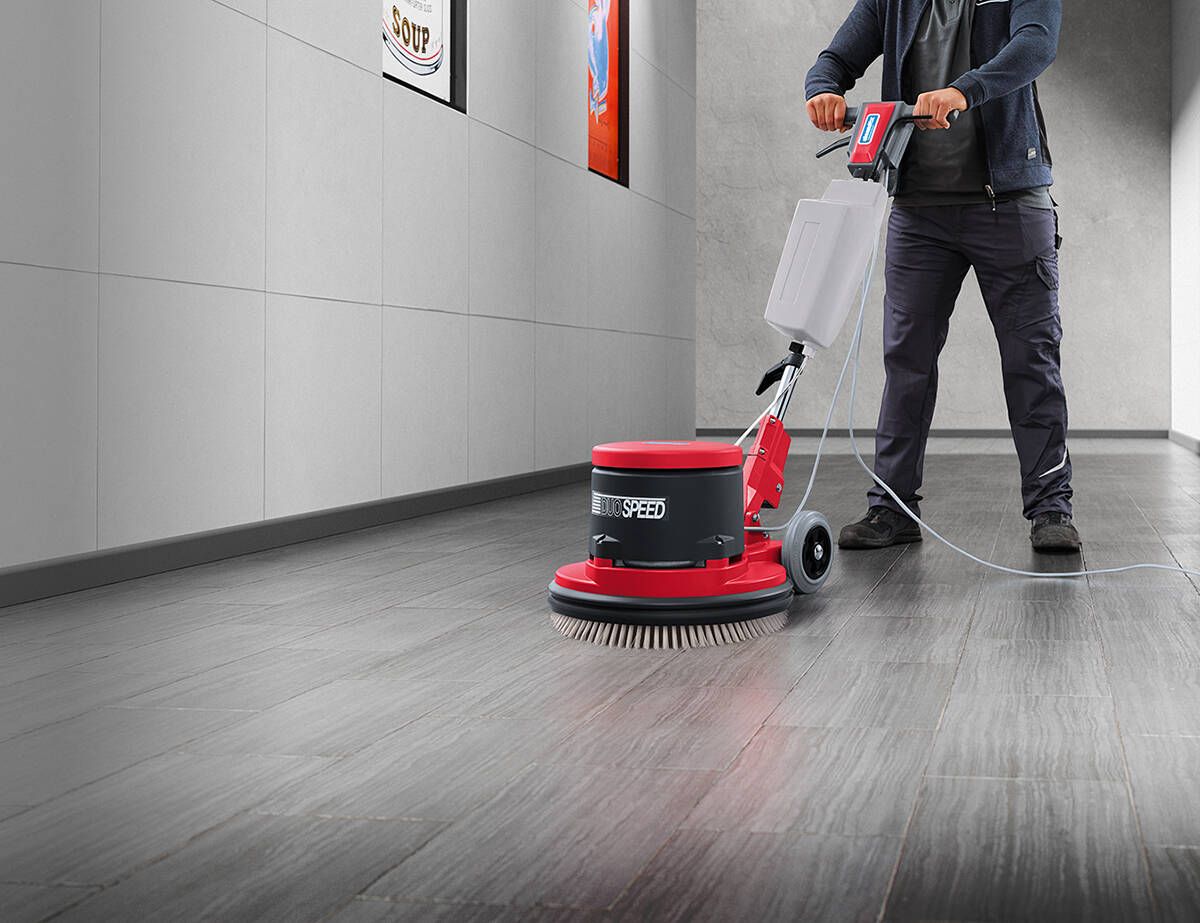 Cleanfix DUO-Speed Einscheibenmaschine im Einsatz