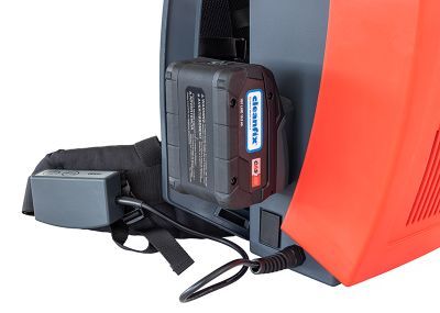 Cleanfix RS05 CAS seitliche Akkuaufnahme mit eingesetztem CAS-Akku