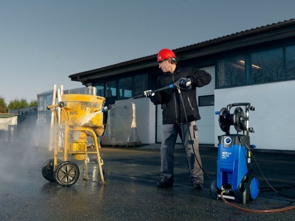 Nilfisk MC 4M-180/740 XT Kaltwasser-Hochdruckreiniger im Einsatz auf der Baustelle